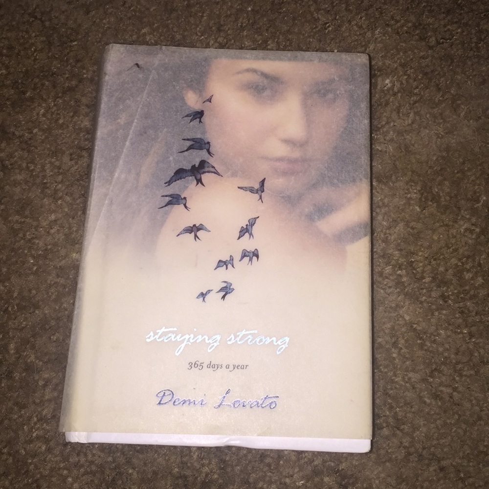 Demi Lovato staying strong 365